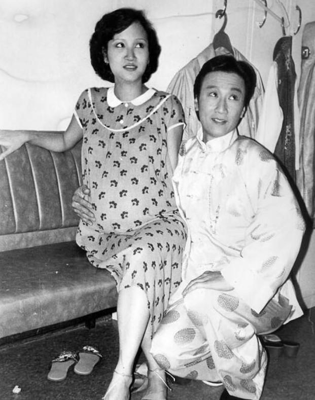 70年代首位港姐冠军,嫁大15谢贤后离婚,当着现任面挽着前夫?