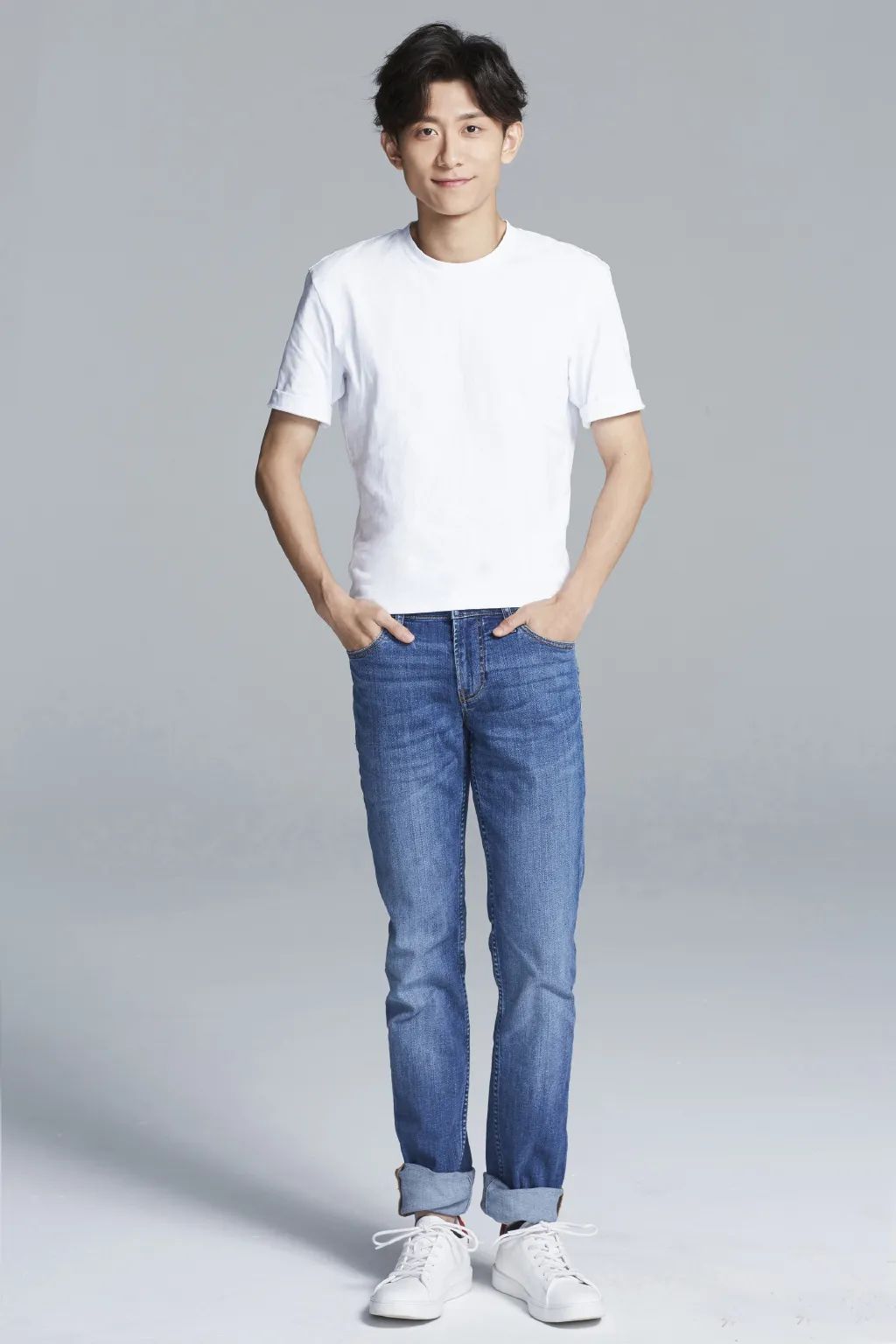 176cm张一山时髦造型光头拿他也没有办法照样帅气十足