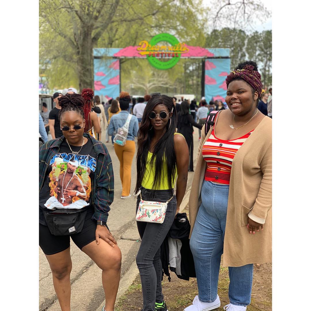 黑皮肤产生歧视,她用下面这句,她自己的"名言"予以回怼: the blacker