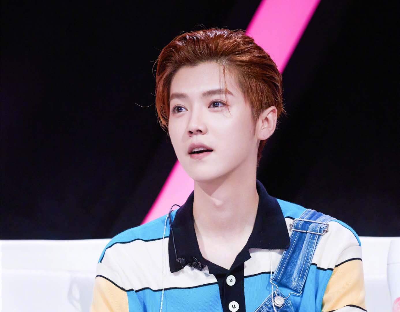 明星大背头:肖战总裁蔡徐坤元气,小可爱的他化身商务大男人_刘海