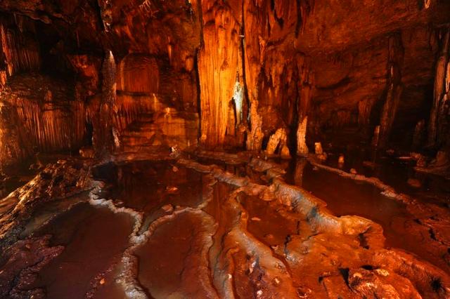 湖南山洞深处发现一条水桶粗10米长神龙专家的解释引热议