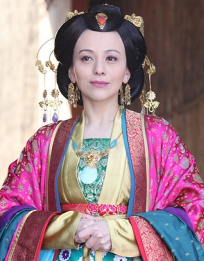 原创雪姨王琳风韵不减穿透视装优雅迷人49岁逆龄生长似20岁