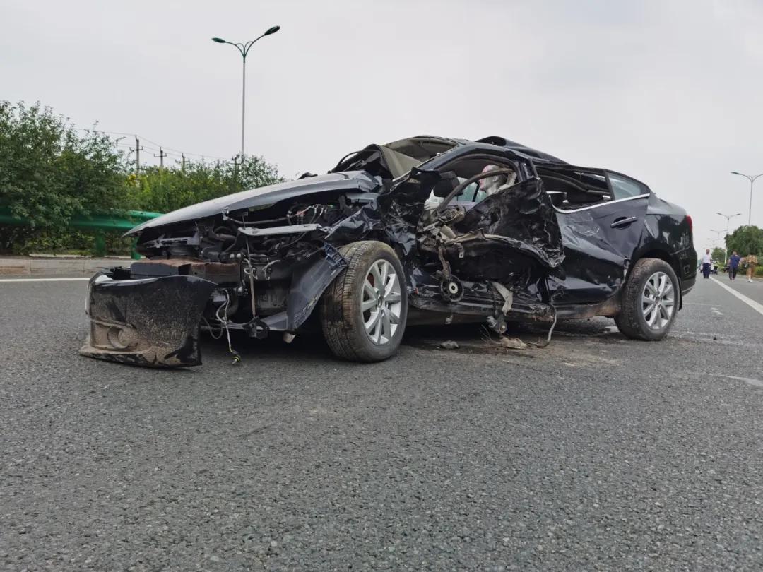 我市"2020年重特大群死群伤道路交通事故应急模拟演练"太逼真!