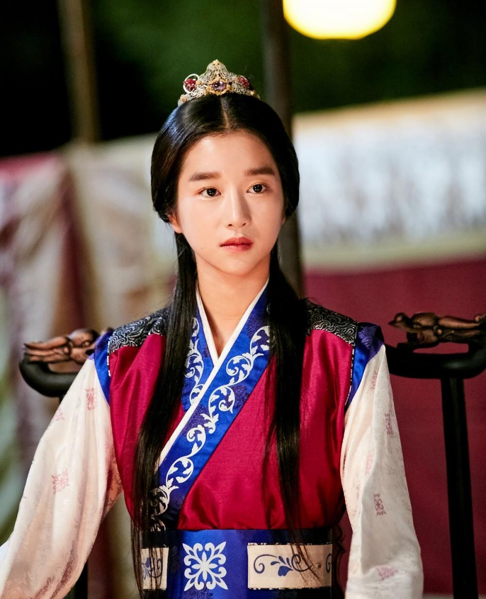 原创徐睿知花郎完美消化古装造型霸气强吻朴叙俊