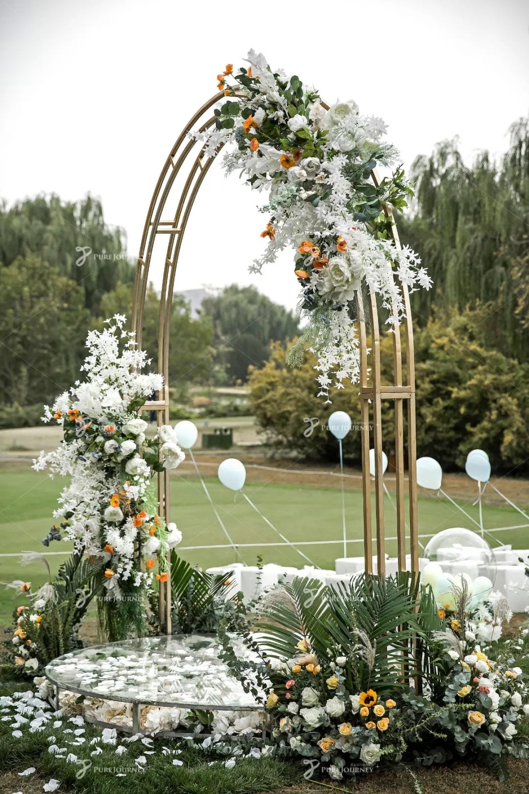 一场充满希望的婚礼,清新的绿色户外婚礼