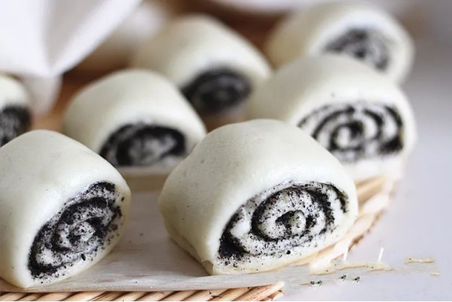 原创精选美食:牛仔骨,茼蒿炒肉丝,黑芝麻馒头卷,宫保虾球的做法