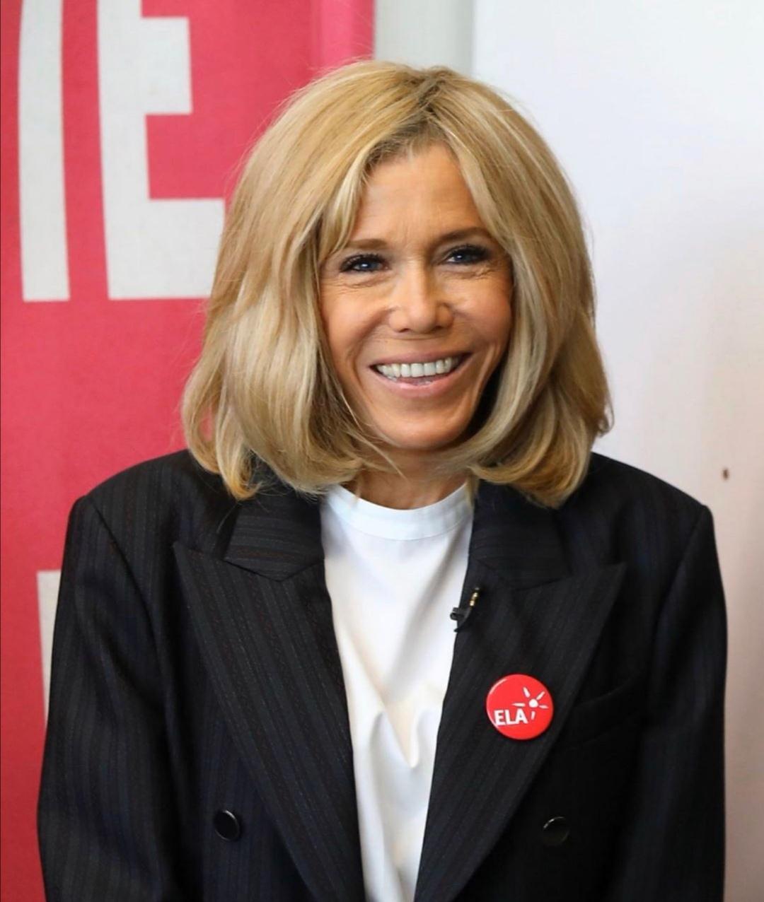 原创66岁法国第一夫人整容后皮肤光滑太多!鸡窝头搭墨镜好朋克