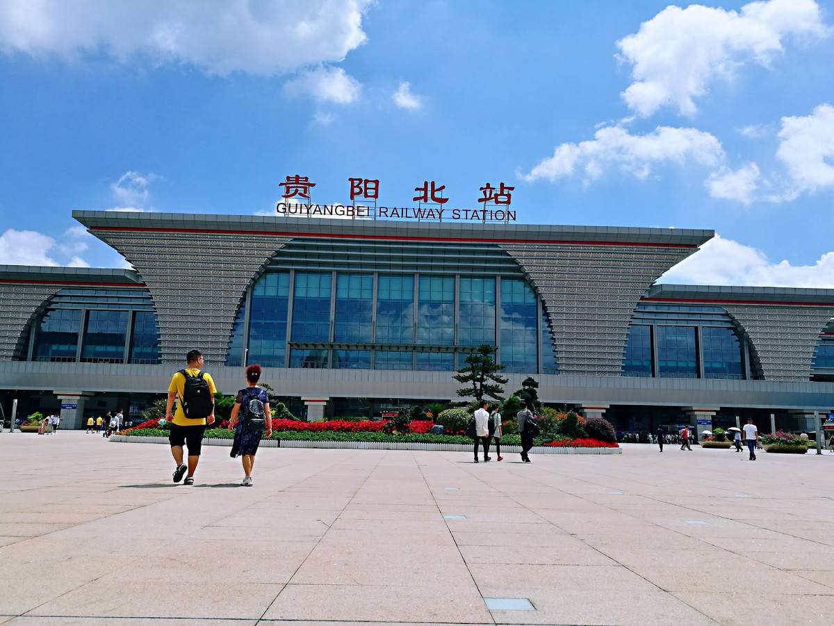 前几年,在广西柳州准备打车去柳州西站乘车,定位到柳州西站.