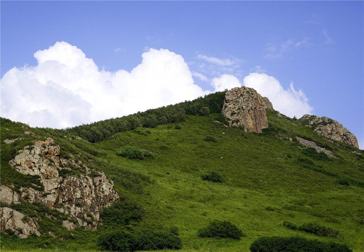 景区位于丰宁满族自治县大滩镇境内,地处内蒙古高原与冀北山地交汇处