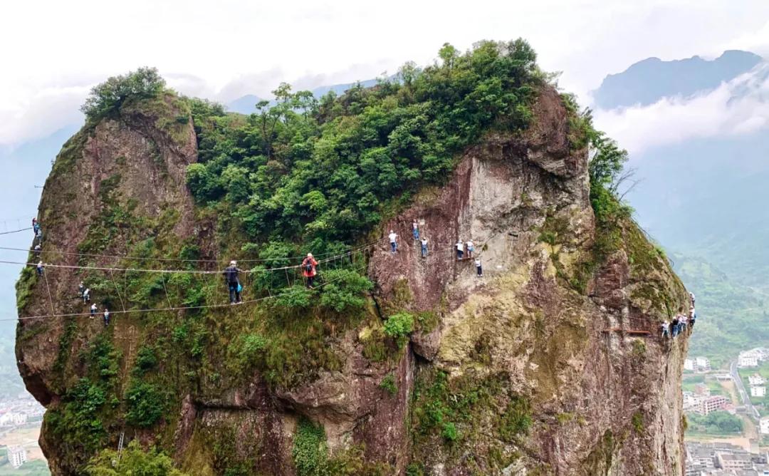 湖北恩施雞公嶺,廣東清遠馬頭山,桂林陽朔,江西撫州資溪大覺山,江西