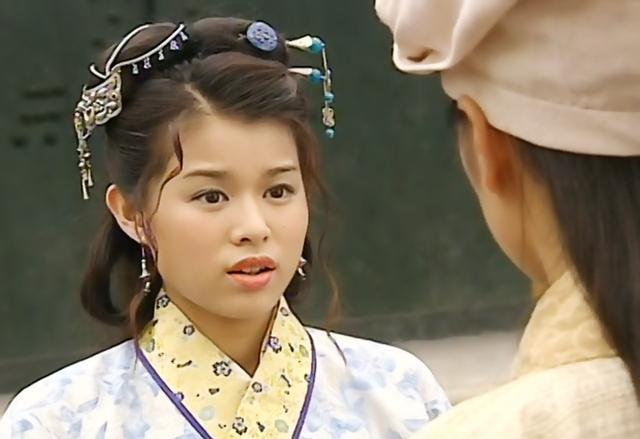 那时候的杨怡处于颜值巅峰时期,正是一位温婉可人的小家碧