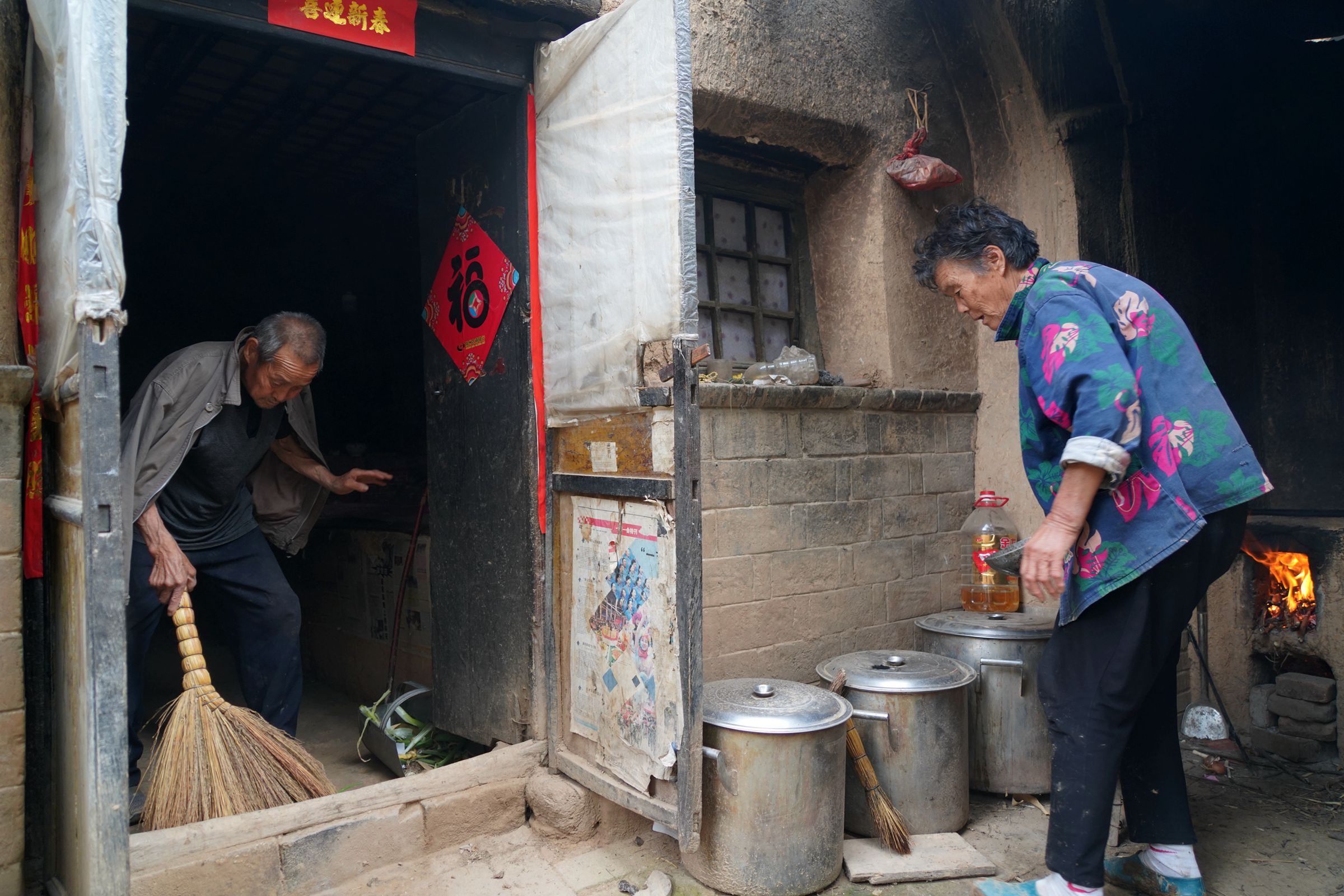 三天大雨过后,实拍河南农村,看地坑人家生活成啥样_院子