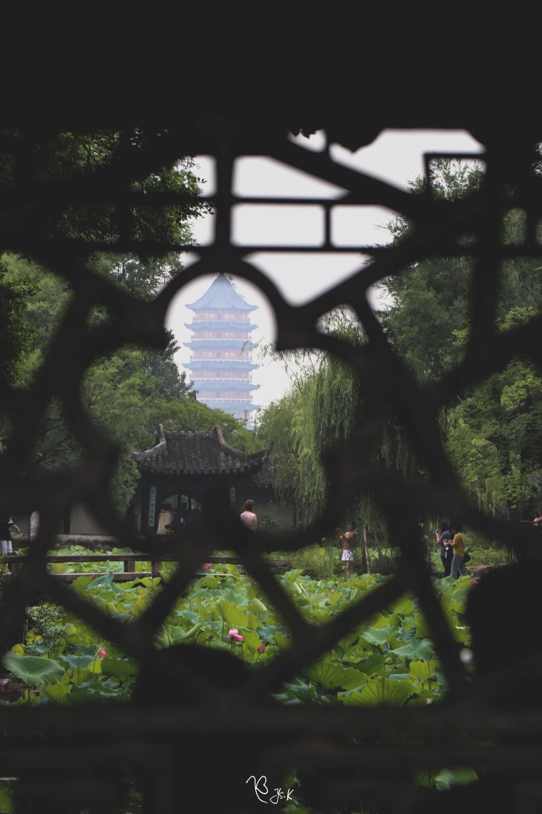 拙政园中的"一池三山"