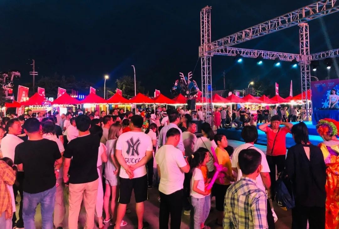 吾悦夜市嗨翻全场,开启你的狂欢夏夜!