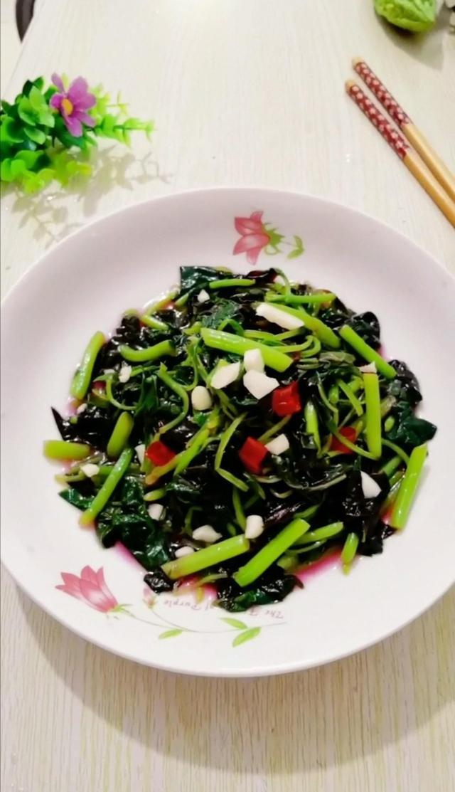 原创夏天碰见这菜,我从不手软一次1大把,调经养血,懂行的都抢着买