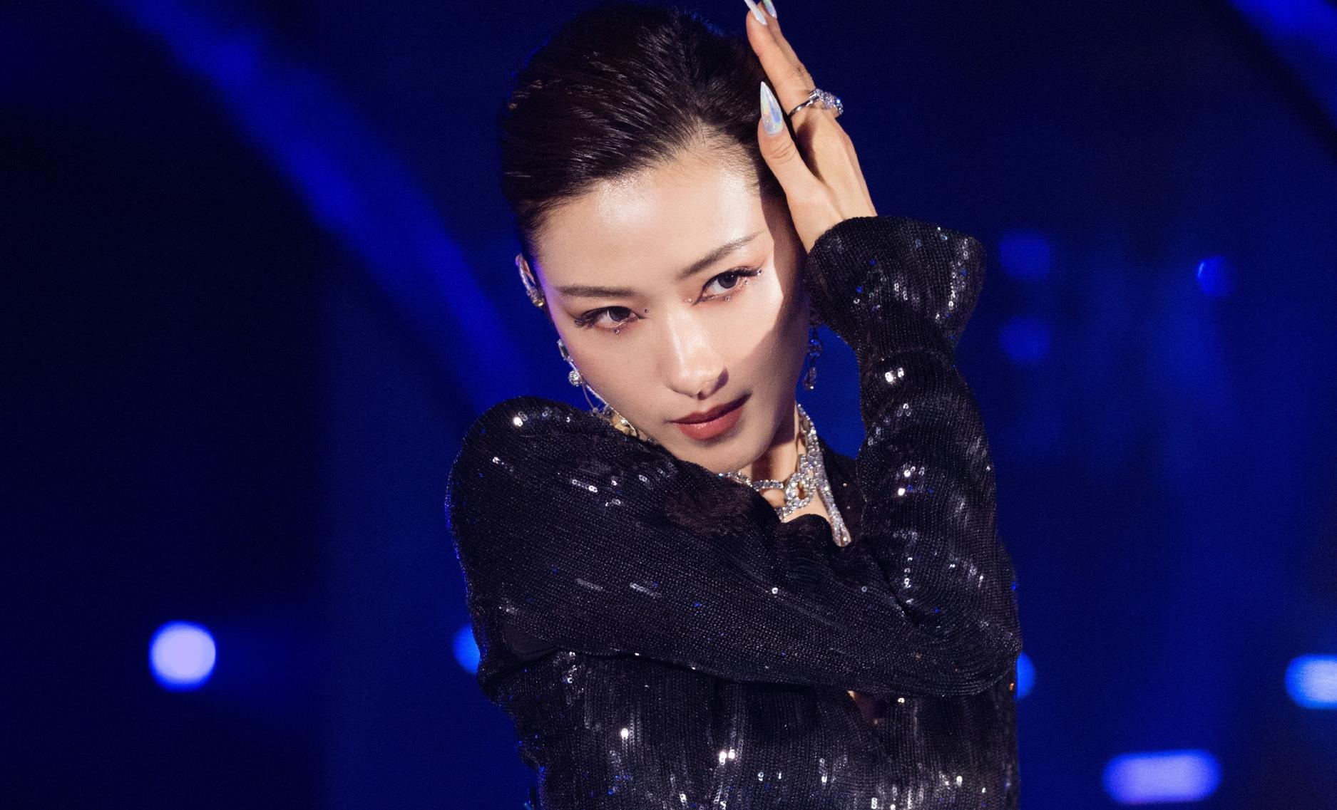 万茜真"皇族"假情商,发组合练习室练舞视频,金晨缺席惹恼粉丝_节目组