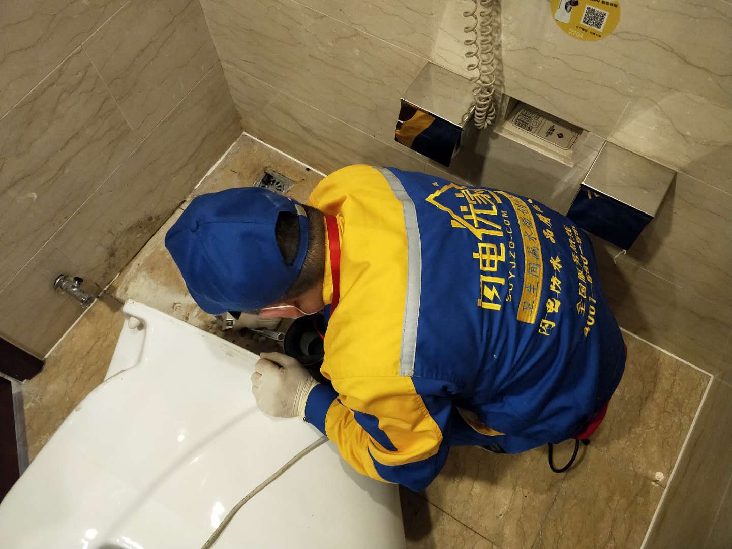 闪电优家分享马桶底部漏水怎么办?这样维修能事半功倍!