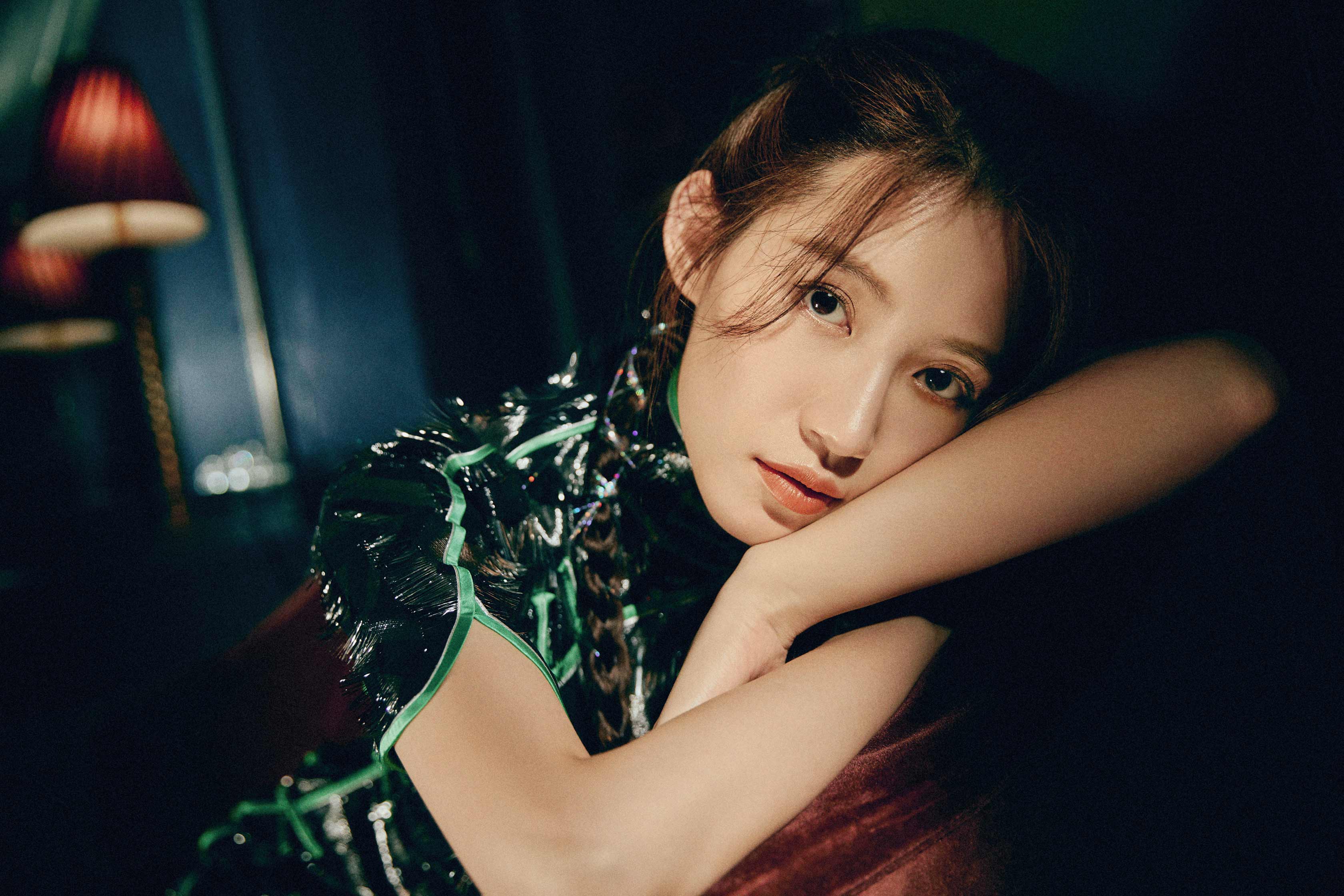 苏青民国造型曝光 复古流苏墨绿旗袍电影感绝美