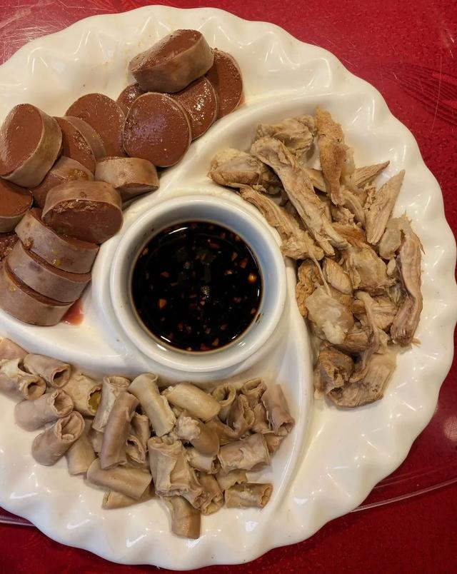 29.9吃整个大肘子,馋肉的不远几十公里都去吃,香