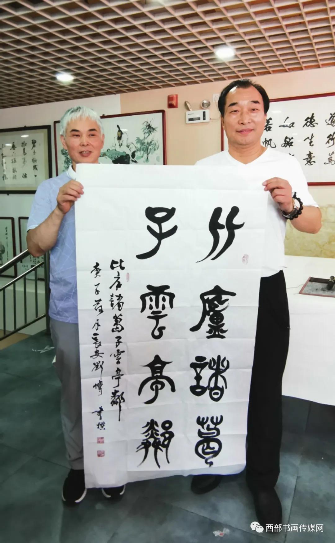 中国大篆文化研究院副院长,军旅书法家刘博为聚朋轩老板余勇先生题词