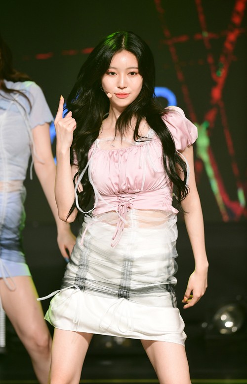 韩国女团momoland举行线上演唱会