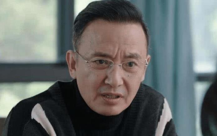 因长得帅被导演看中,拉去演戏22年没火,终于凭《都挺好》火了_侯长荣