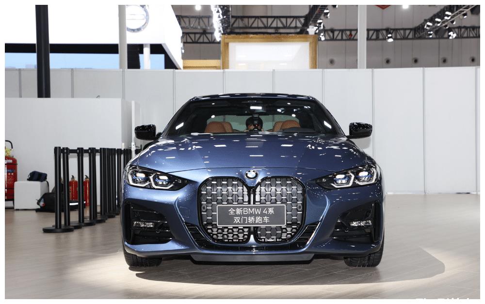最大鼻孔宝马轿跑车亮相预售365万起双门够拉风