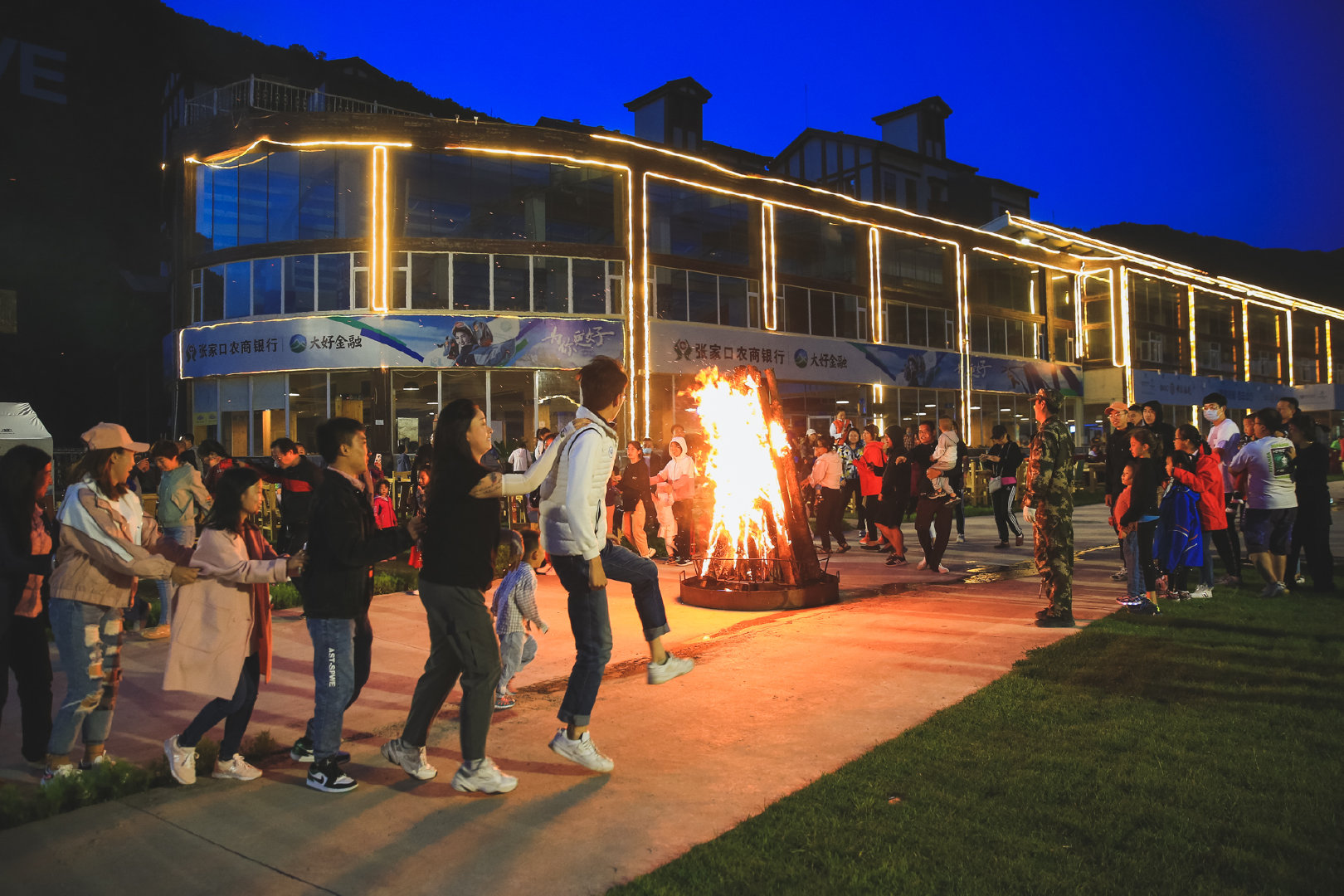 万龙户外bbq,嗨fun盛夏,更有小丑助兴,你确定不来吗?