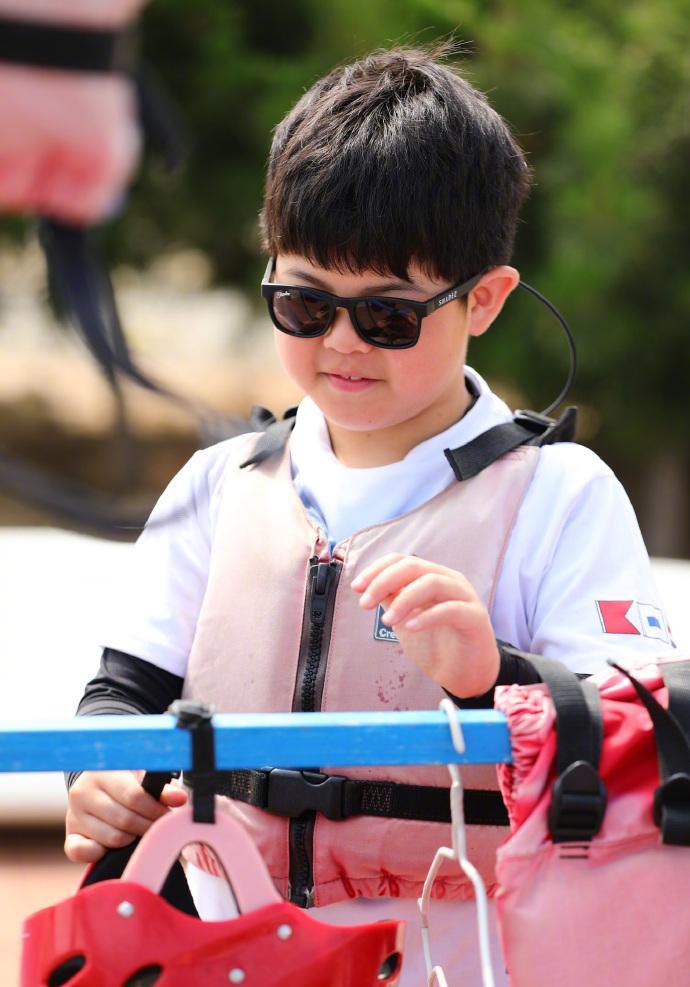 安吉又胖了!胡可晒安吉近照又黑又胖不敢认,偶像剧变喜剧