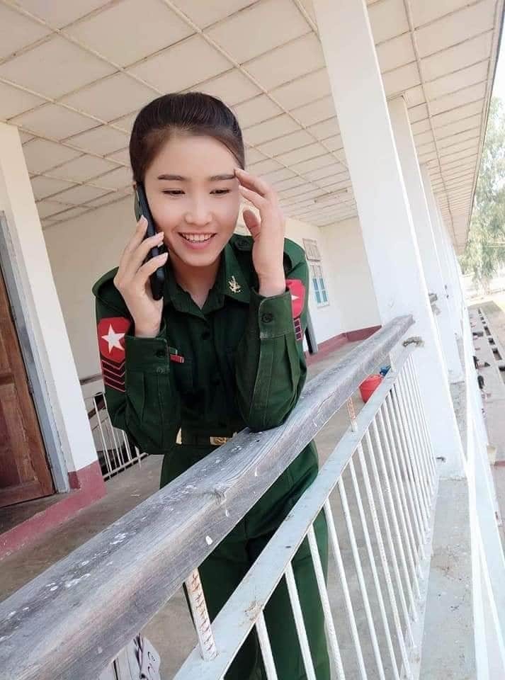 那么多的缅甸女兵你觉得哪个好看
