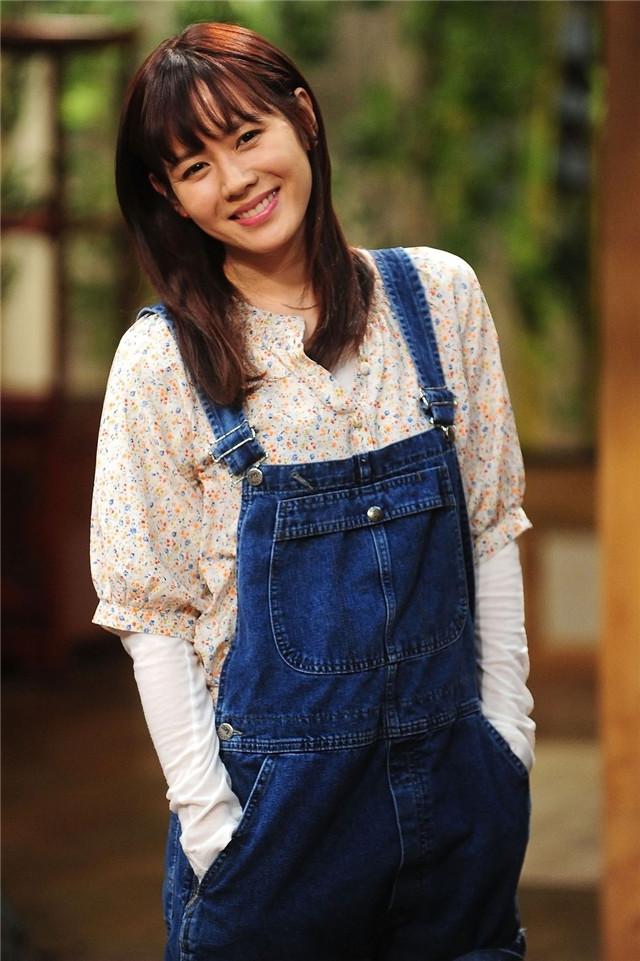 原创38岁韩国明星孙艺珍优雅气质自然美凭此赢过宋慧乔