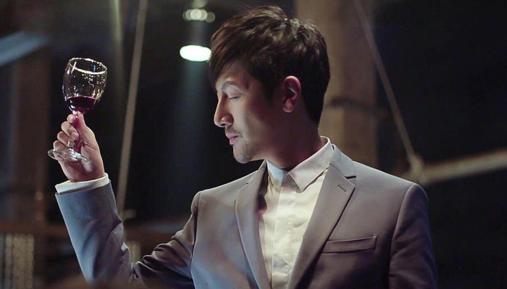 他因颜值不能胜任主角,但演过无数经典角色,今结婚多年未有绯闻_陈创