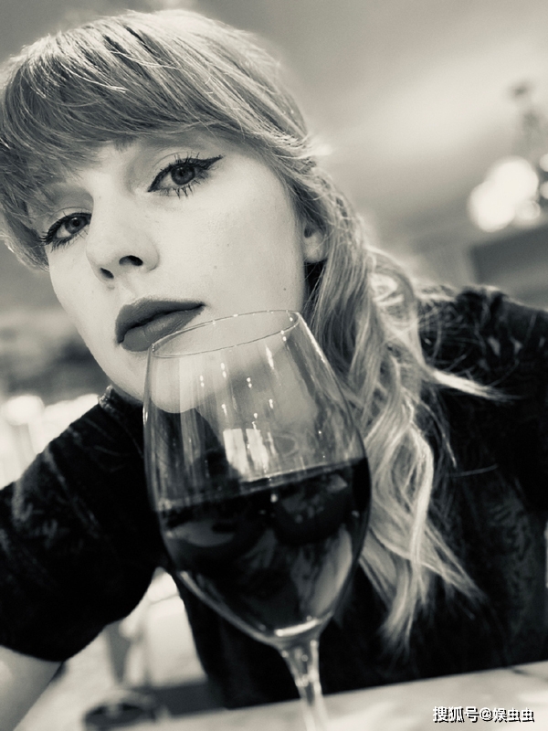 霉霉新专辑《folklore》首周美国销量夺冠!收获个人第7张冠军专辑