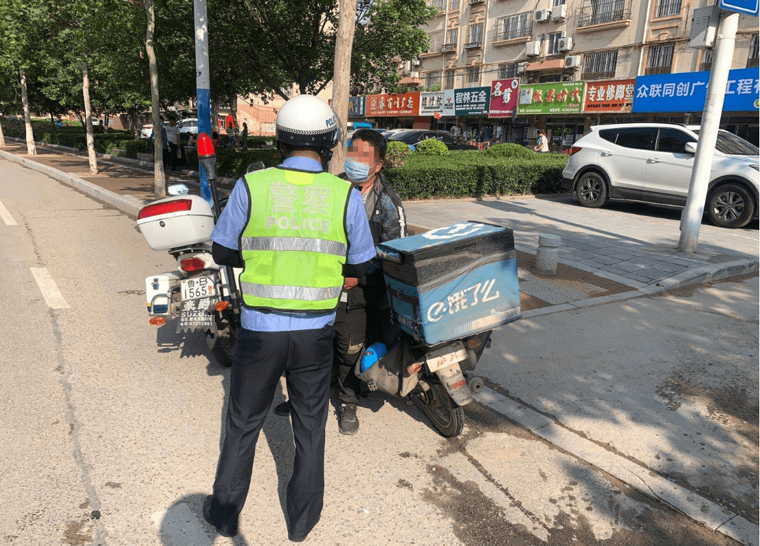 膠州交警強化外賣快遞配送車輛交通安全管理