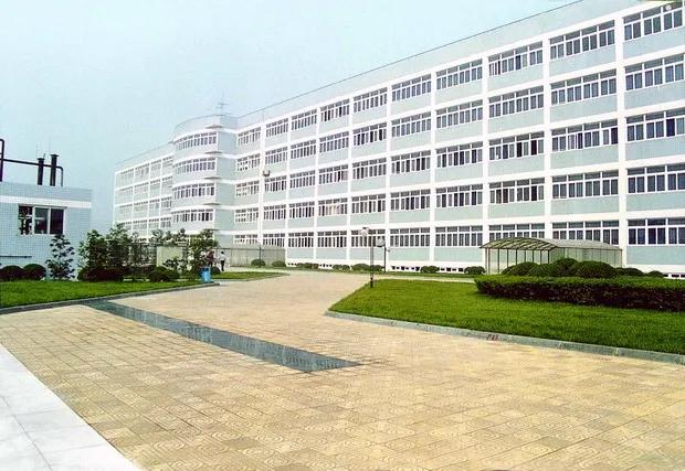 交流和课程研习,与英国林肯学院合作举办会计专业,与法国萨瓦大学合作