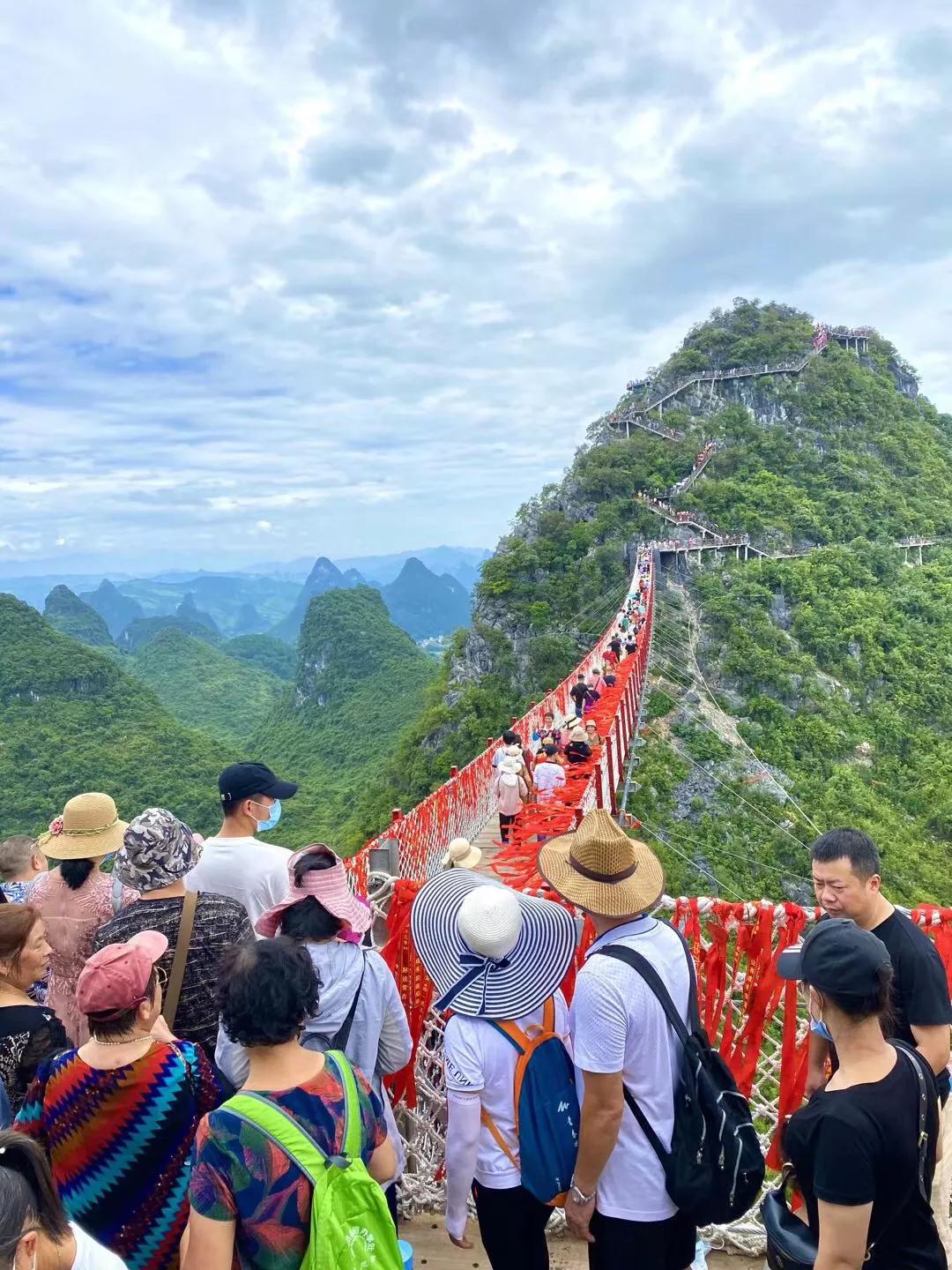 广西跨省旅游重启开放迎客,阳朔举办万人畅游如意峰活动