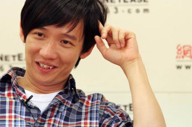 因一首歌红遍全国,拍电影欠债被妻子抛弃,花百万整牙却越整越糊_阿牛