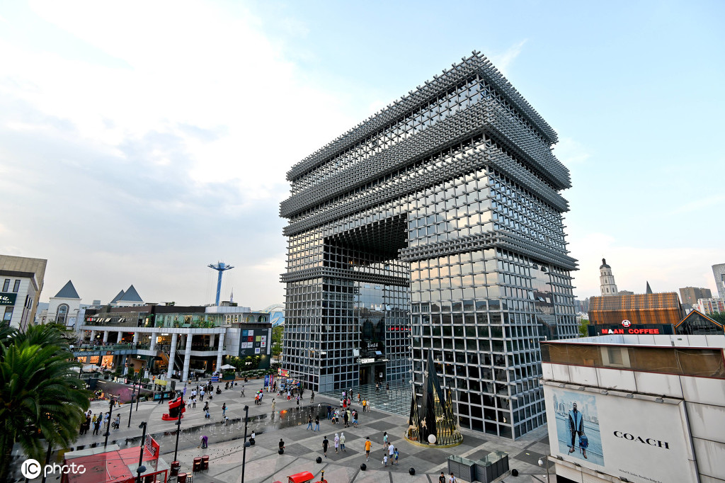 昆明街头现凯旋门