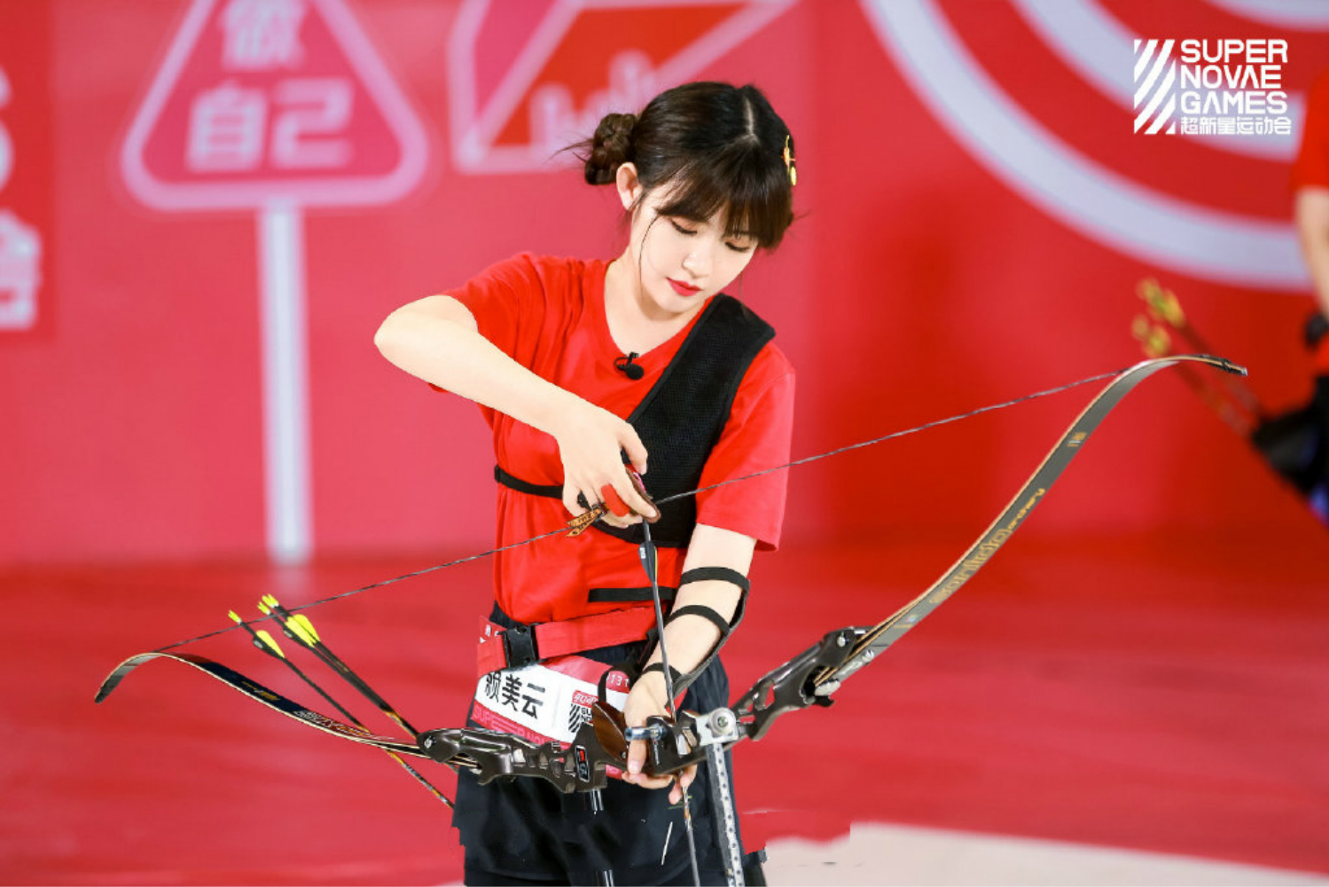 超新星运动会小组赛赖美云表演女子武术帅气吸睛