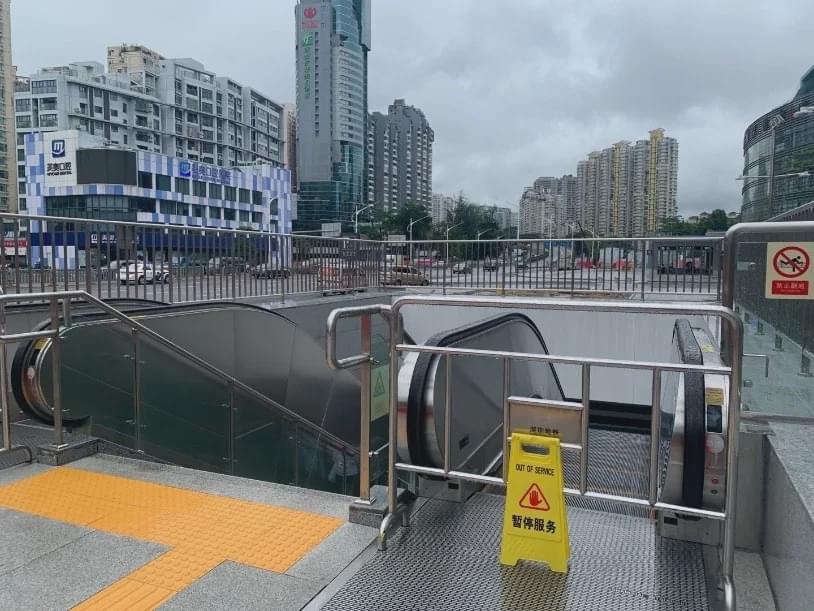 一到下雨天地铁扶梯就坏 ?深圳地铁揭开"真相"