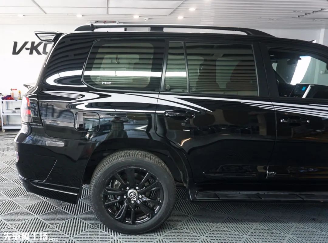 当兰德酷路泽遇见了黑武士,车辆个性改装 会摩擦出怎样的火花呢