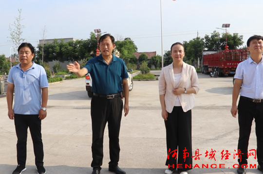 通讯员 范祥博)8月4日下午,永城市苗桥镇党委书记蒋建,镇长李莎先后到