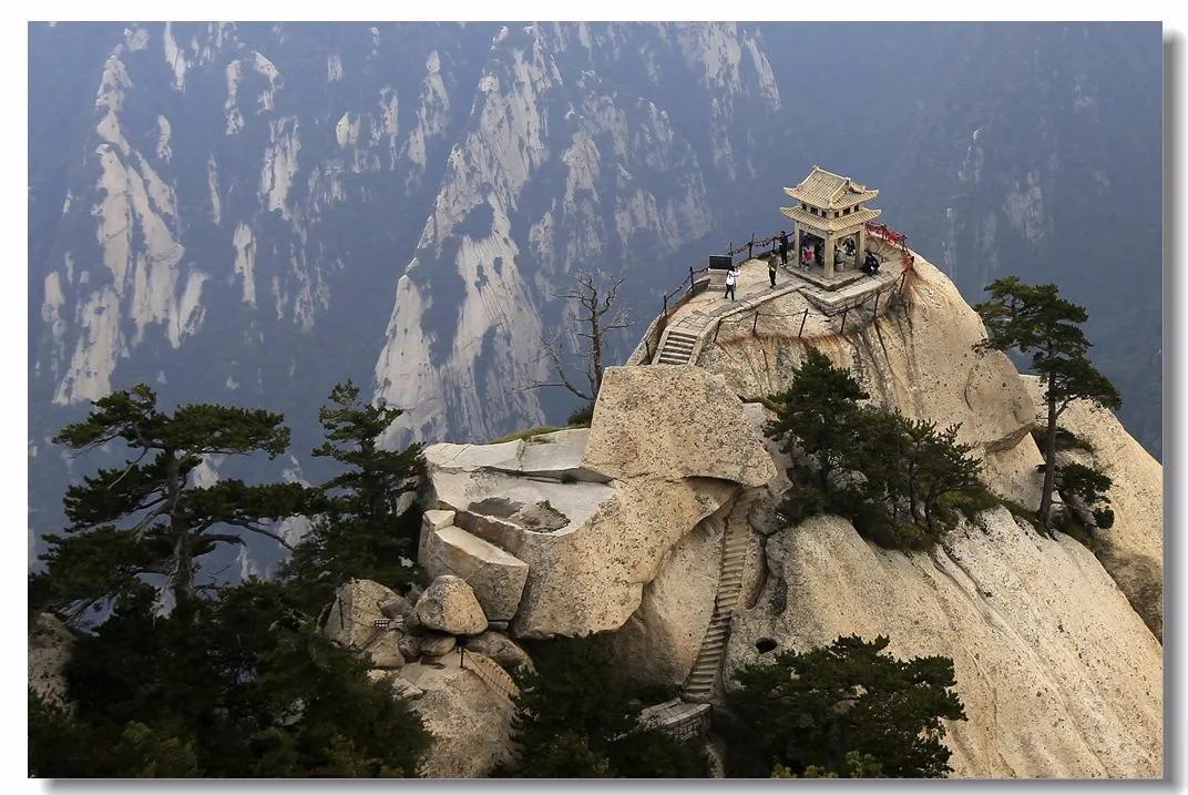 华山东峰下有"下棋亭".又名"博台".