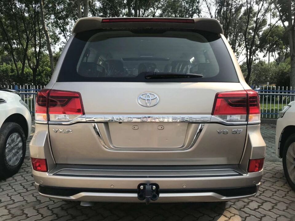 首批2021款丰田兰德酷路泽到港预售55万8缸动力四驱真霸气