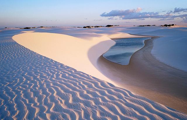 原创埃及冰淇淋沙漠沙子是白奶油色仿佛一片大雪覆盖