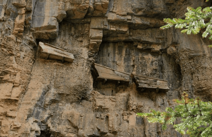 神秘的宁武石门悬棺!棺材葬在悬崖的三个原因!