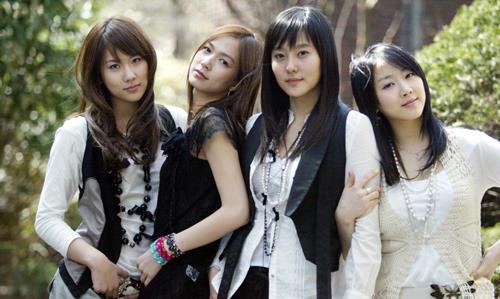 原创韩国女团成员被网友攻击缺父爱男友大其23岁在一起只是为了钱