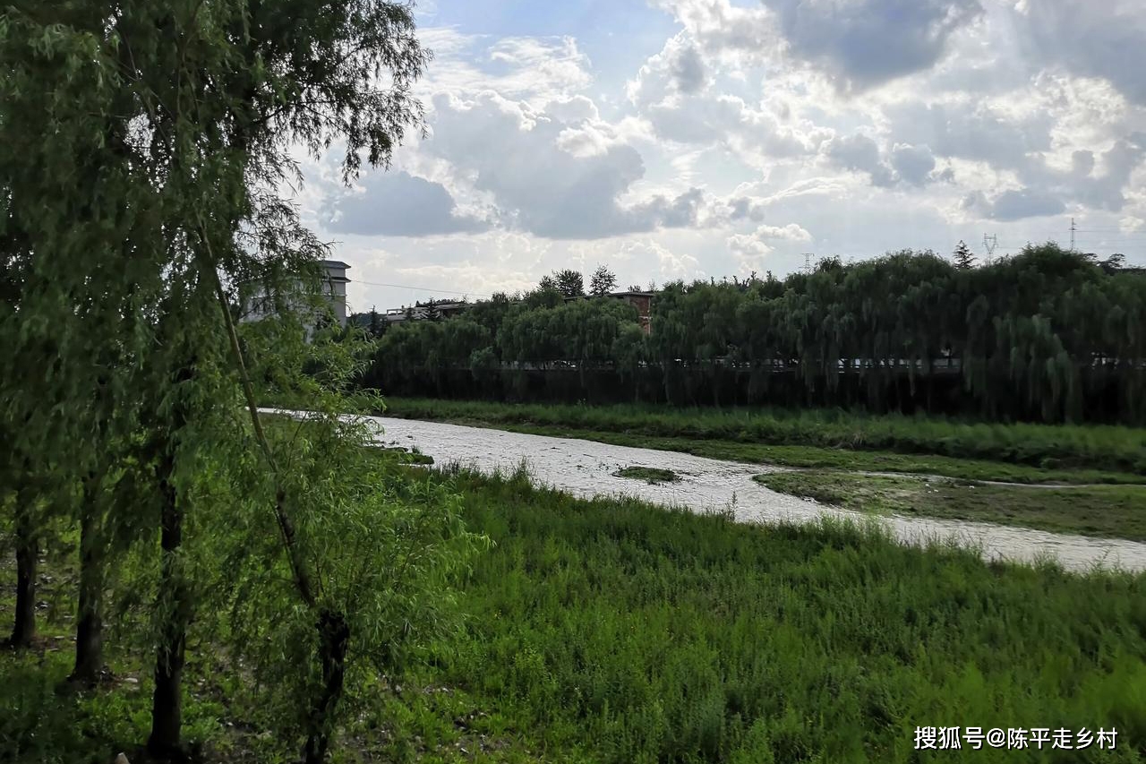 今天去洛河边看看,途径城关街办陶川社区的县河边,随拍几张县河的照片