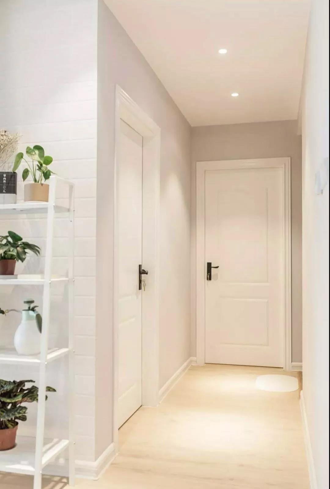 装修小课堂:装修房门该选木色还是白色?