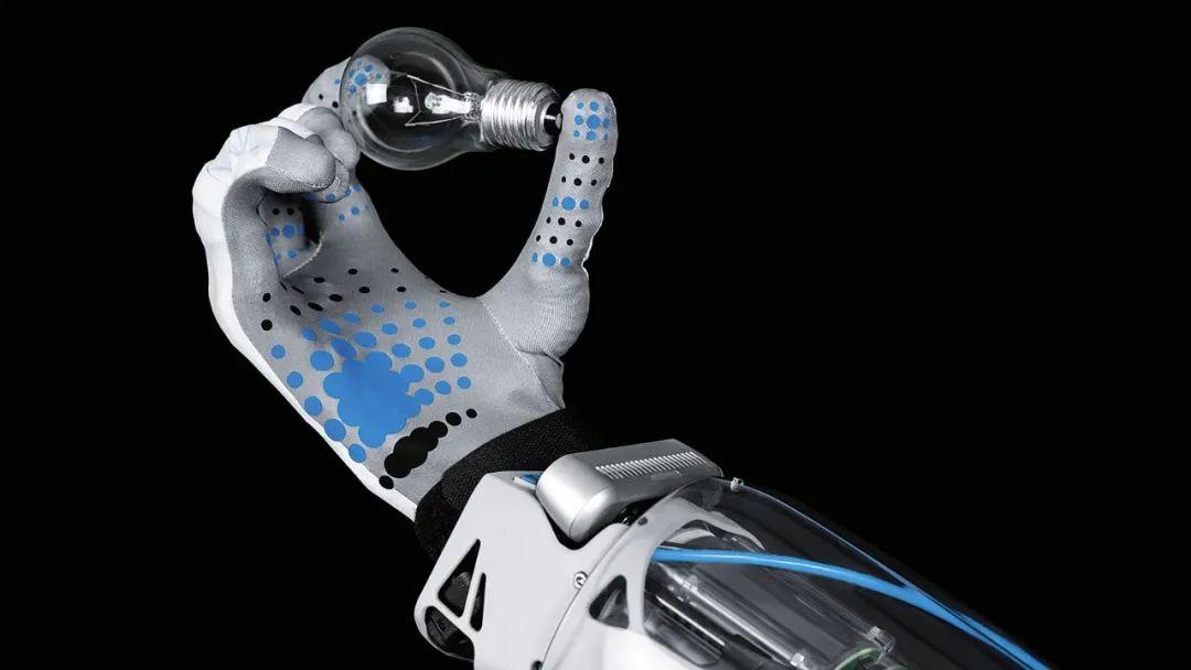 当仿生软手遇到移动机器人——仿生移动机器人诞生